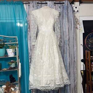 Vintage Jessica McClintock off white Lace Wedding Dress
Size 5/6